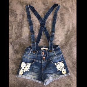 Short short with suspenders